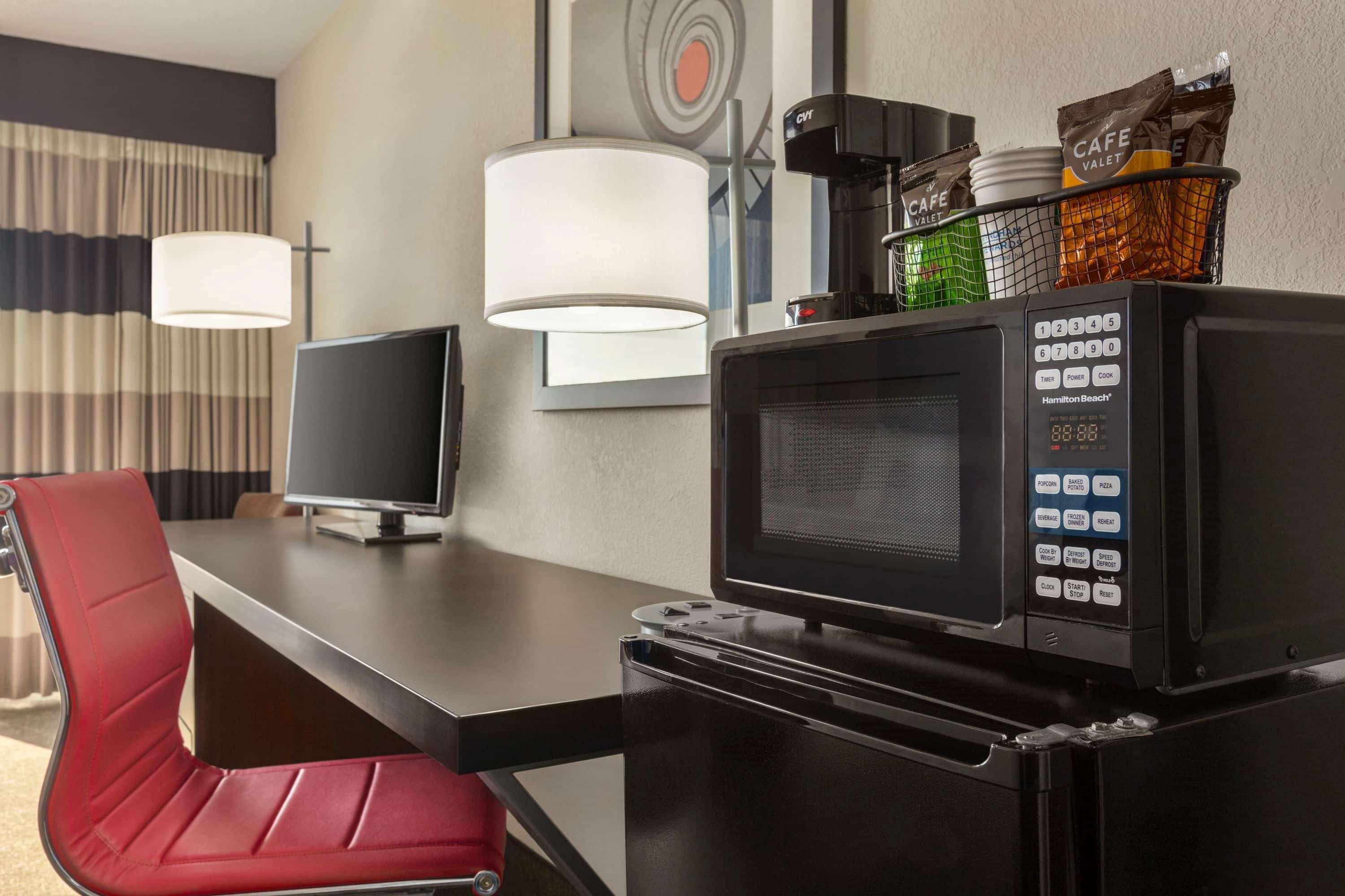 Hotel Ramada By Wyndham Sarasota Waterfront Extérieur photo